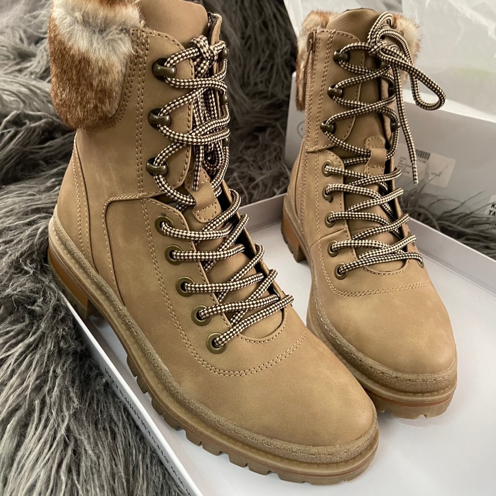 New in box Steve Madden Keystone boots